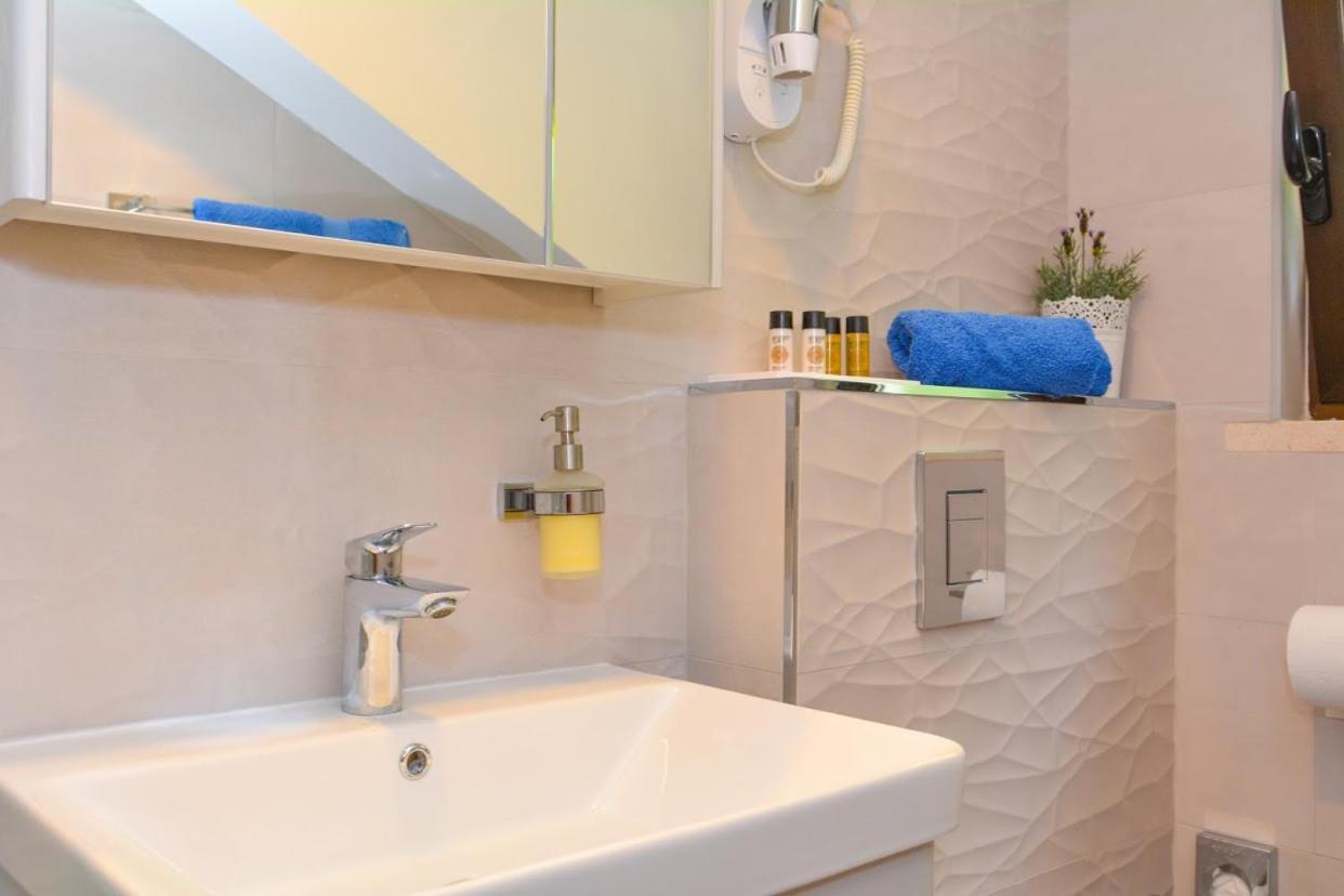 Apartment And Room Sveti Jakov Ντουμπρόβνικ Εξωτερικό φωτογραφία