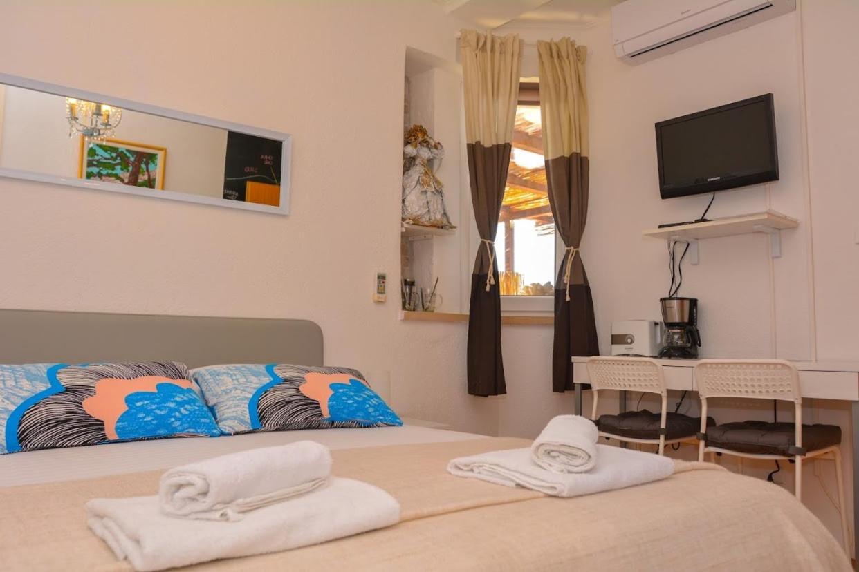 Apartment And Room Sveti Jakov Ντουμπρόβνικ Εξωτερικό φωτογραφία