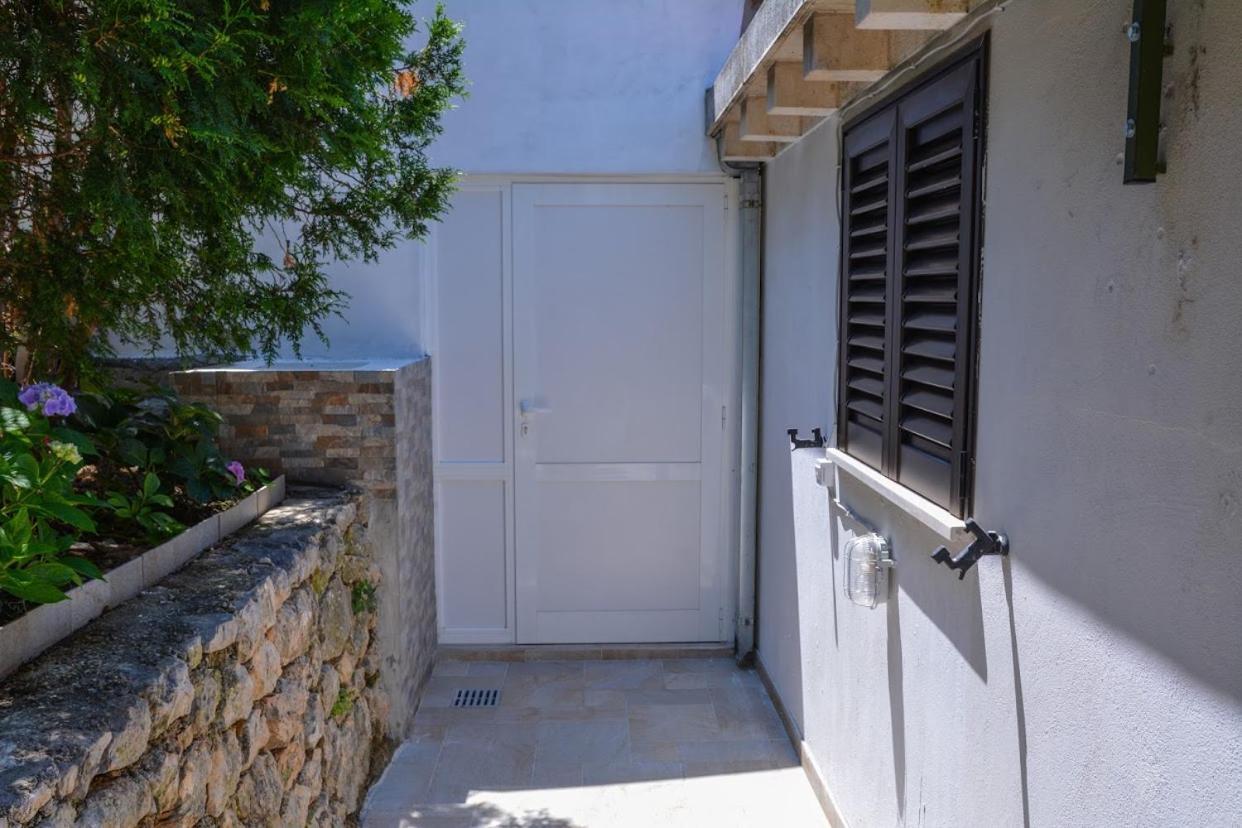 Apartment And Room Sveti Jakov Ντουμπρόβνικ Εξωτερικό φωτογραφία